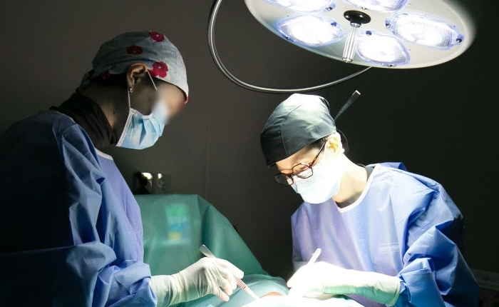 수술로 피지낭까지 완전히 제거해야 재발 최소화